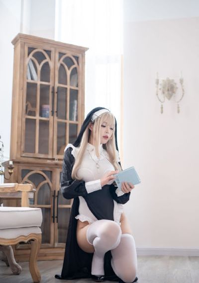 欧美巨臀美女_720高清完整版播放