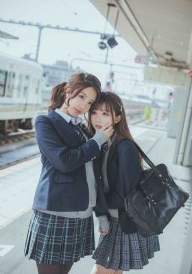 欧美时尚花西装_蓝光动漫免费观看